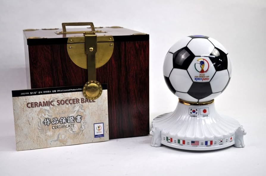 サッカーボール型オブジェ 韓国・日本ワールドカップ記念 Amazon.co.jp: 趙京作 サッカーボール 日韓ワールドカップ 記念